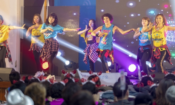 대덕구 평생학습 프로그램 경연대회 출전 팀 공연 모습