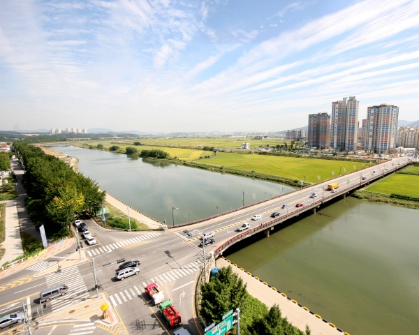 충무교와 곡교천 전경사진