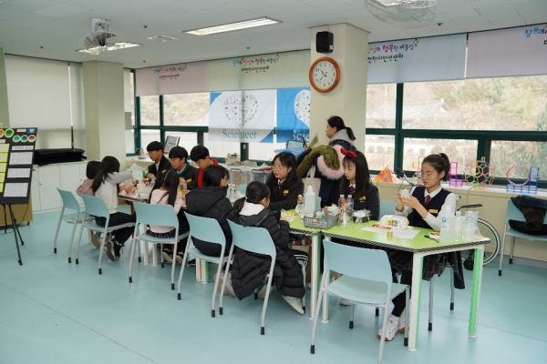 다양한 과학 체험부스 활동 진행