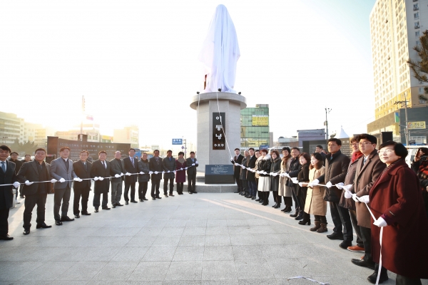 석오 이동녕 선생 동상 제막식