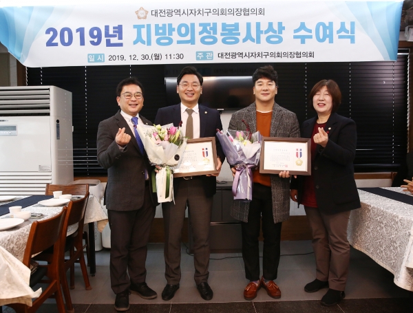 (왼쪽부터) 김신웅∙강정수 의원