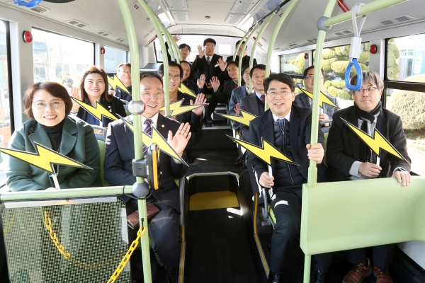 친환경 전기 시내버스 시승식 모습