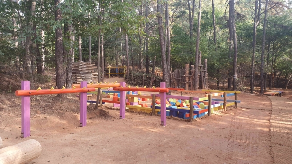 청당2공원 유아숲체험원 입구와 시설 모습