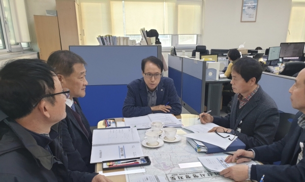 윤찬수 부시장이 각 부서를 방문해 주요 현안 파악 및 시민 중심 행정· 적극 행정 추진을 강조하고 있다.