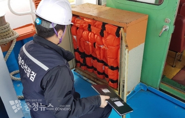 구명조끼 등 선박 안전장비, 시설점검에 나선 태안해양경찰(사진=태안해양경찰서 제공)