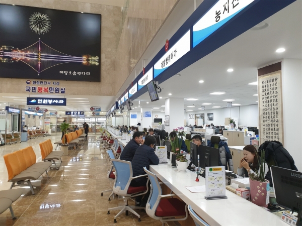 예산군청 민원실 전경
