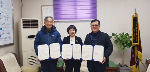 도마2동 행정복지센터는 경남아파트 1단지 주변을 태극기 사랑 거리로 조성키로 하고, 도마2동 바르게살기위원회(위원장 양봉석), 경남아파트1단지 입주자 대표회의(대표 우관성)와 14일 관련 협약 체결