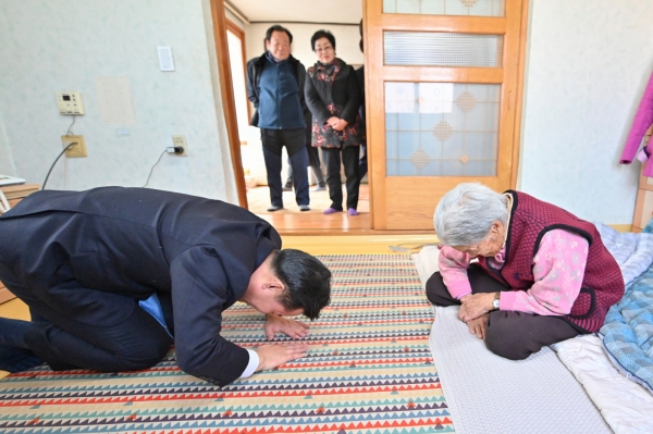 박정현 부여군수, 읍면 순방 최고령 어르신 신년세배