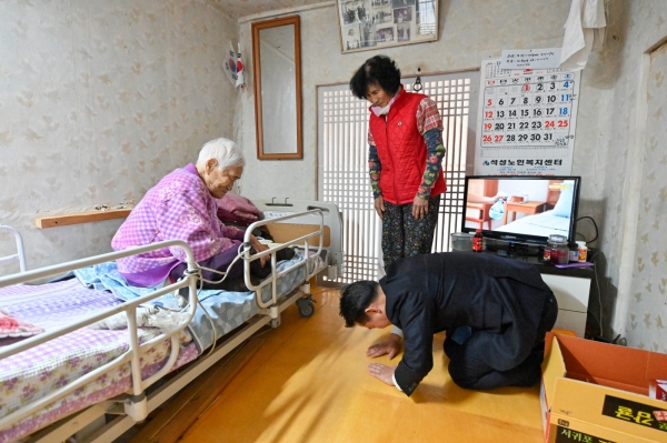 박정현 부여군수, 읍면 순방 최고령 어르신 신년세배