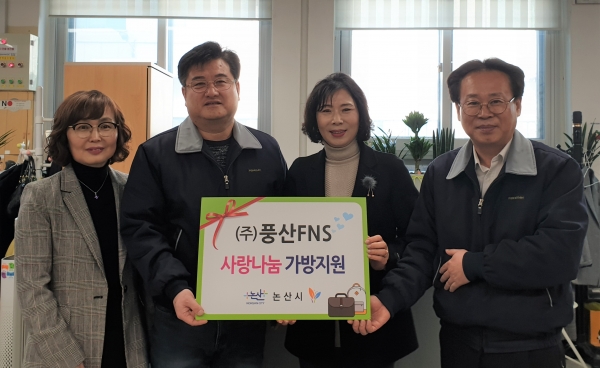 이영임 주민생활지원과장, 최용웅Fns노조위원장, 김배자 사회복지과장, 김경선 과장