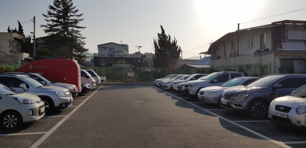 예산읍 예산리 407-5, 407-6 황금여관 앞에 조성된 쌈지 주차장 모습