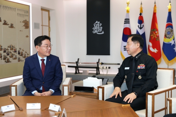 최홍묵시장 계룡대 방문