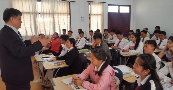 21일 라오스 수파누봉대에서 태국 치앙마이대와 ‘한국‧라오스‧태국 재료공학 국제산학협력 세미나’를 열고 있다