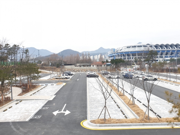 정비공사를 마친 유성IC 만남의 광장 전경