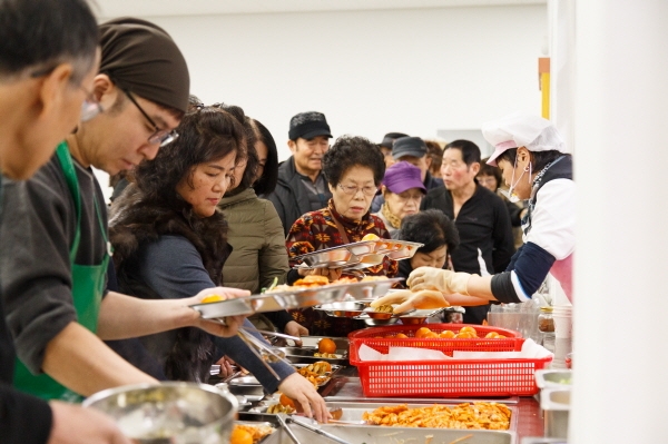 떡국떡 및 부침개 무료 점심식사 제공