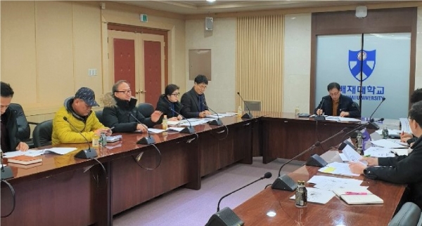 김선재 배재대 총장을 비롯한 배재대 처‧실장 등이 28일 대회의실에서 ‘신종 코로나 바이러스 긴급대책회의’ 개최