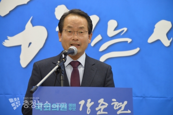 기자회견 하는 강준현