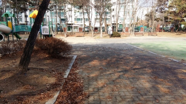 노후된 공원 모습