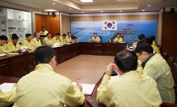 신종 코로나바이러스 관련 긴급 대책회의 모습