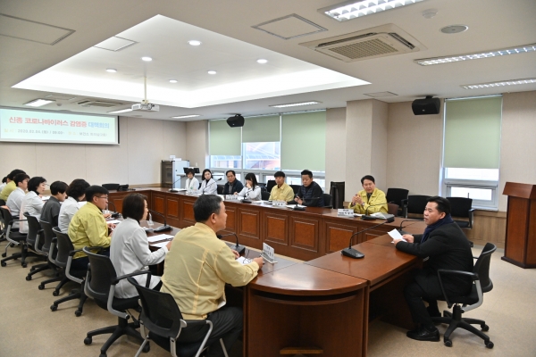 박정현 부여군수 신종 코로나 바이러스 대응상황 점검 장면