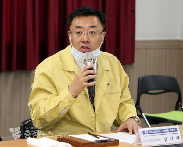 인사하는 김기재 당진시의회 의장 / 충청뉴스 최형순 기자