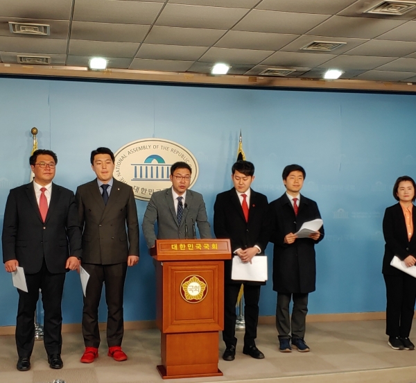 국회 정론관 출마선언