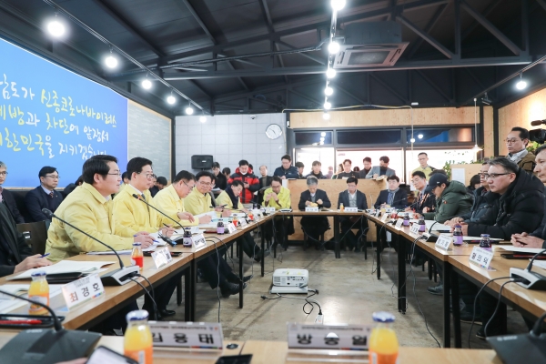 초사동 충남현장대책본부에서 열린 충남경제상황점검 및 현장간담회