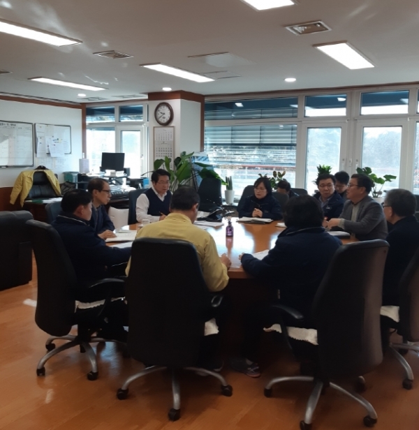 실무부서 긴급회의