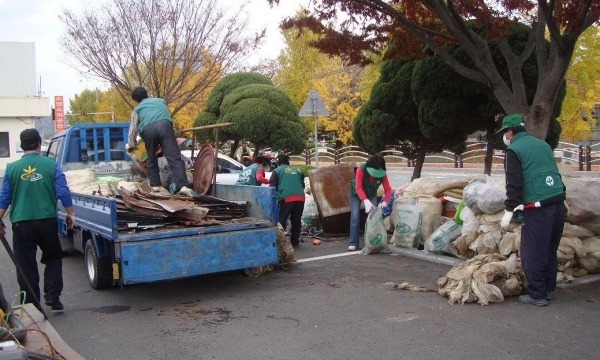 영농폐기물 수거 모습