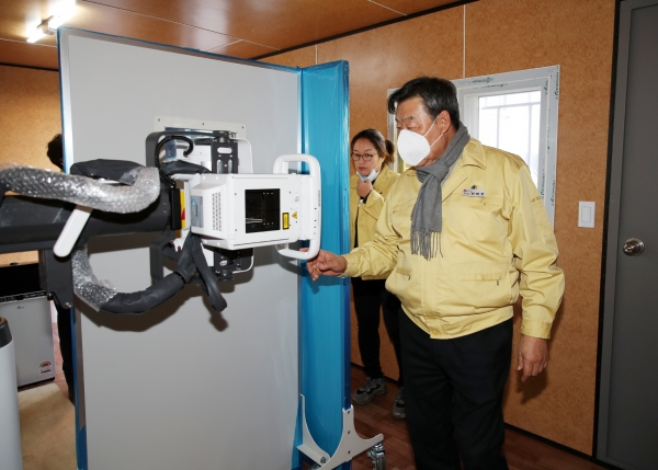 군 보건의료원 이동형 X-RAY 모습