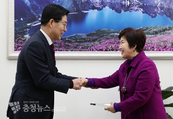 전해숙 행자위원장 만난 양승조 지사