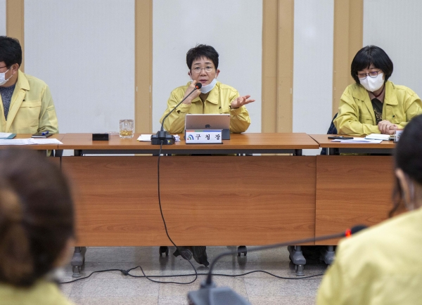 지난 22일 간부 공무원과 동장 등 긴급 대책회의 주재