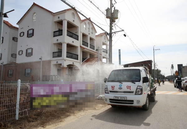 남면 청포대해수욕장 인근 펜션 방역 모습.