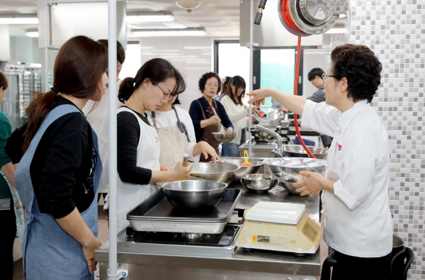 여성회관 교육프로그램(제과제빵취미).
