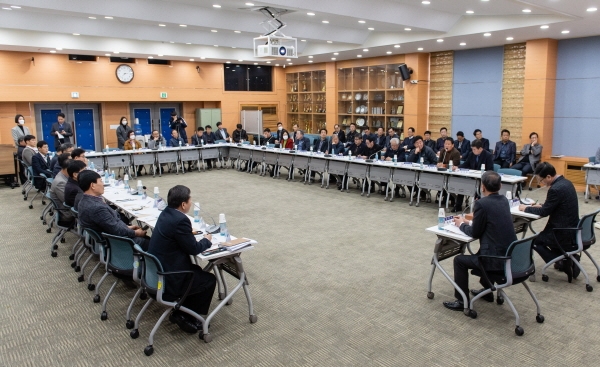 지난 25일 군청 대회의실에서 21회 축제 추진위원 등 60여명이 참석한 가운데 추진보고회 개최