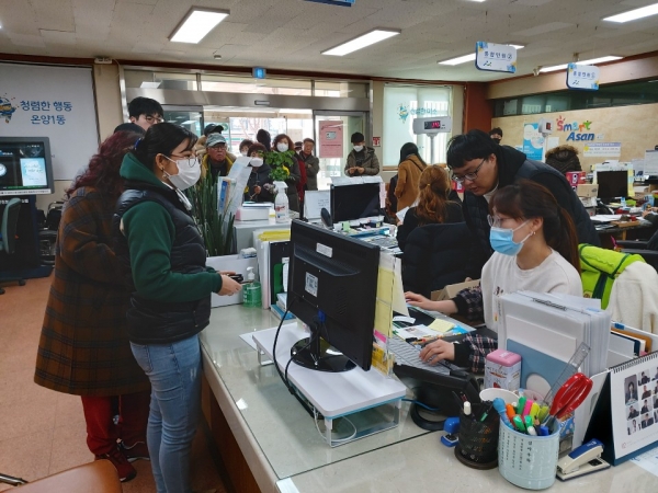 읍면동 행정복지센터에서 마스크 배부 모습