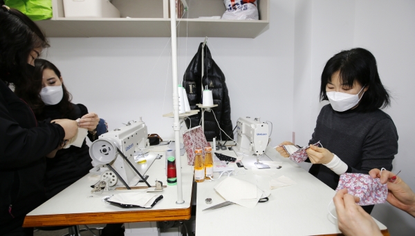 ‘소잉YOU’ 면마스크 제작 모습.