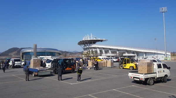 부여군 긴급 방역물품 배부장면