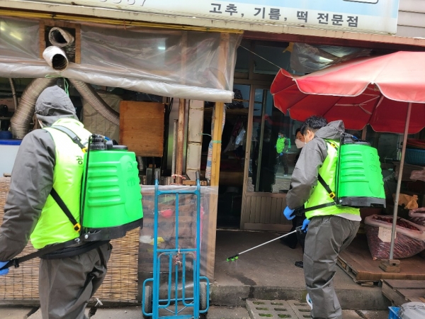 공주시 청년회 방역 활동 모습