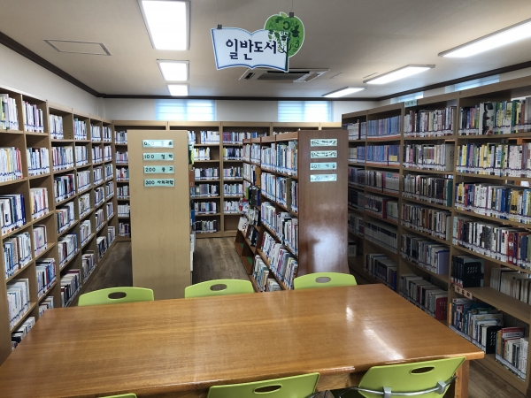 송산개미 작은도서관 내부