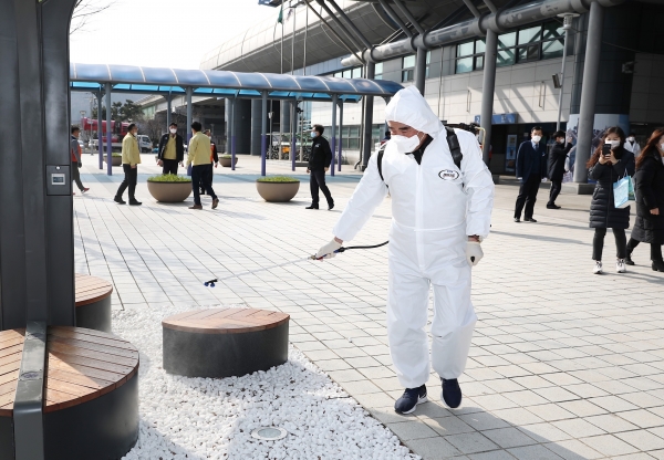 김동일 시장 코로나19 대응 방역 실시 모습