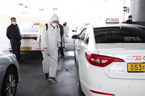 김동일 시장 코로나19 대응 방역 실시 모습