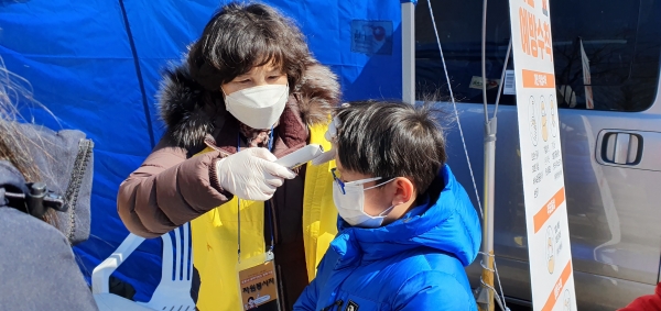 아산시 자원봉사 단체들이 코로나19 극복위해 방역소독 등 다양한 자원봉사를 적극 펼치고 있다.