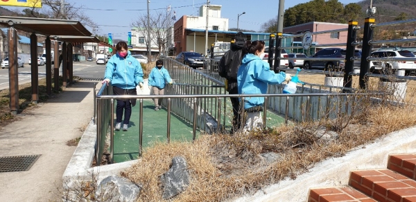 부여돌보미사회적협동조합 방역봉사활동 장면