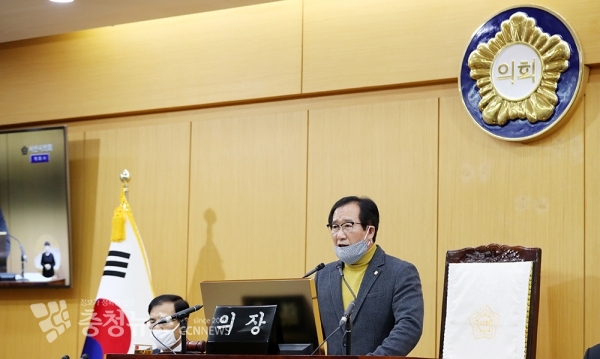 개회사 하는 임재관 서산시의회 의장