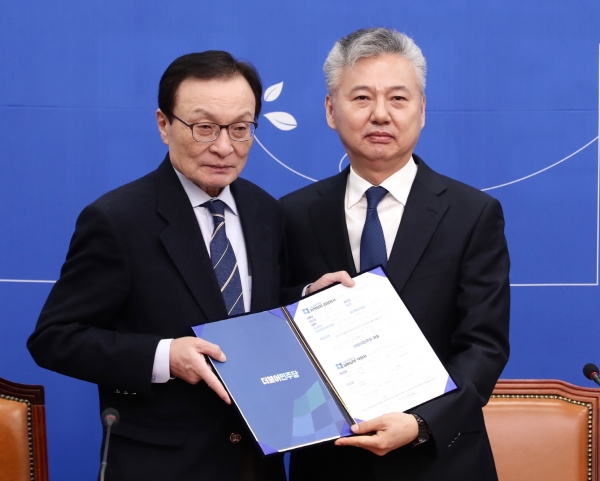 이해찬(왼쪽) 민주당 대표와 홍성국 세종갑 예비후보