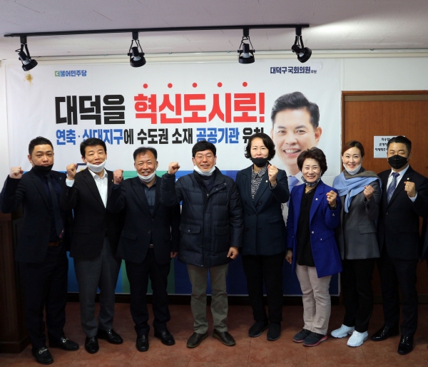 최동식 전 예비후보가 박영순 후보 캠프에서 지지선언을 하고 있다.