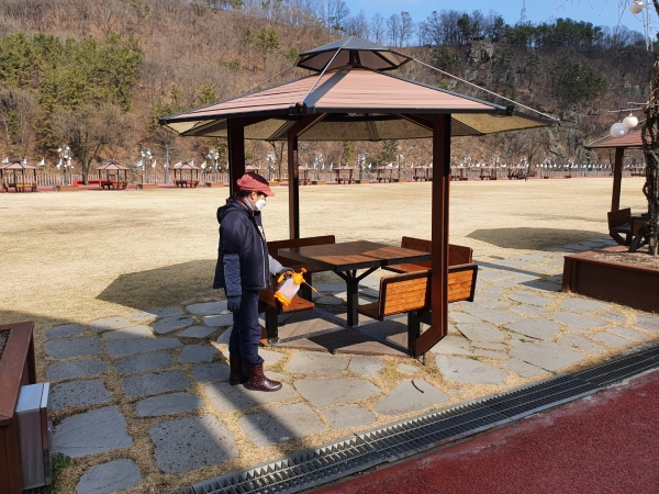 뿌리공원 내 토크존 방역 매일 오전, 오후 실시