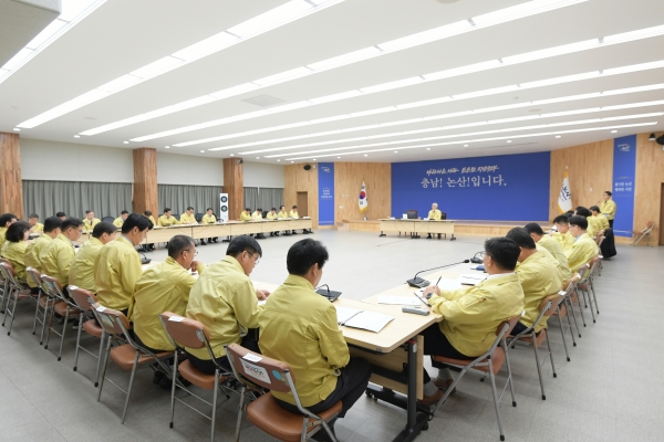 고강도 사회적 거리두기 대책회의 모습