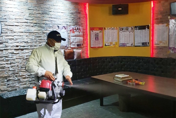 노래연습장 소독 모습